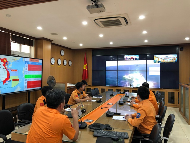 Cứu 39 ngư dân Quảng Ngãi trôi dạt giữa Biển Đông- Ảnh 3. Cứu 39 ngư dân Quảng Ngãi trôi dạt giữa Biển Đông- Ảnh 3.