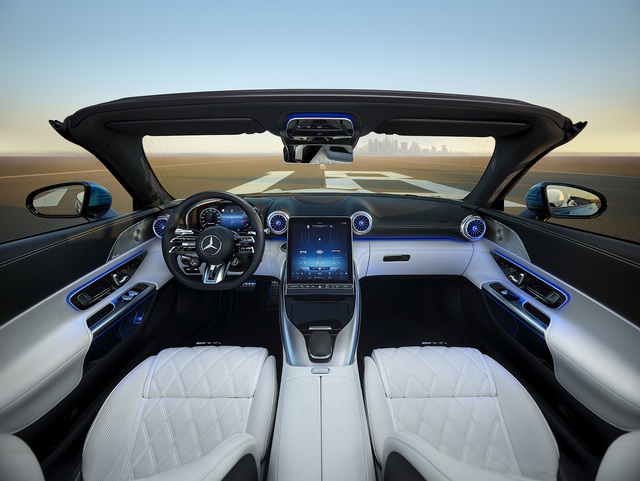 Nội thất Mercedes-AMG SL 43 mới là sự kết hợp giữa hình học analog và thế giới kỹ thuật số, được gọi là “Hyperanalog”.