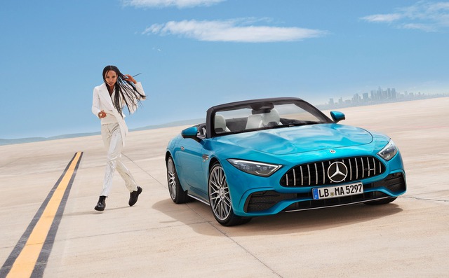 Mẫu xe thể thao hạng sang Mercedes-AMG SL 43. Mẫu xe thể thao hạng sang Mercedes-AMG SL 43. Thế giới xe tuần qua: Mercedes-Benz sắp tăng giá, thêm nhiều mẫu xe mới ra mắt