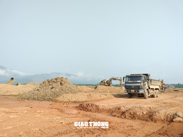 Quảng Ngãi quyết tâm bàn giao 100% mặt bằng dự án cao tốc Quảng Ngãi - Hoài Nhơn trước 31/12- Ảnh 2.