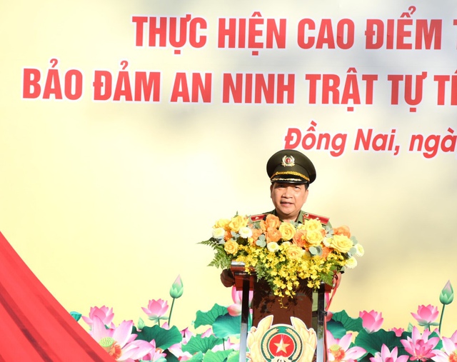 Đồng Nai ra quân đảm bảo an ninh trật tự dịp cao điểm tết Nguyên đán Giáp Thìn 2024- Ảnh 3.