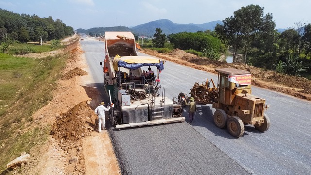 10 dấu ấn nổi bật ngành GTVT năm 2023: Đưa vào khai thác 475 km cao tốc, nhiều nhất từ trước đến nay- Ảnh 1.