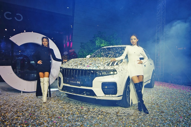 Lynk & Co 09 là dòng xe flagship được phát triển trên nền tảng công nghệ SPA với động cơ 2.0L đi kèm động cơ điện nhẹ mild hybrid Lynk & Co 09 là dòng xe flagship được phát triển trên nền tảng công nghệ SPA với động cơ 2.0L đi kèm động cơ điện nhẹ mild hybrid