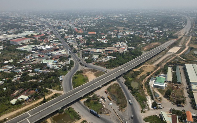 Xem xét đầu tư nhiều nút giao thông kết nối cao tốc Bến Lức - Long Thành- Ảnh 1. Xem xét đầu tư nhiều nút giao thông kết nối cao tốc Bến Lức - Long Thành- Ảnh 1.