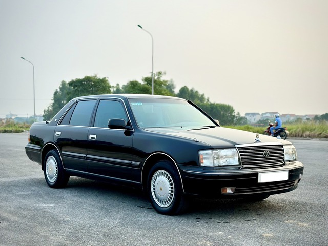 Toyota Crown 3.0 đời 1997 giá trên 800 triệu đồng có gì hấp dẫn?- Ảnh 1.