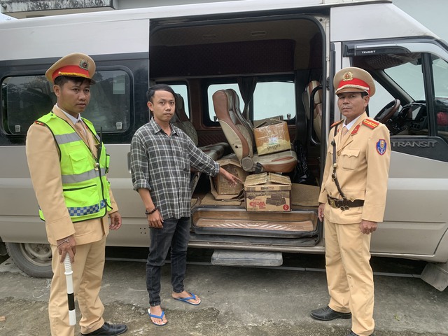 Kiểm tra xe khách, CSGT Quảng Trị phát hiện nhiều cá thể tê tê quý hiếm- Ảnh 1. Kiểm tra xe khách, CSGT Quảng Trị phát hiện nhiều cá thể tê tê quý hiếm- Ảnh 1.