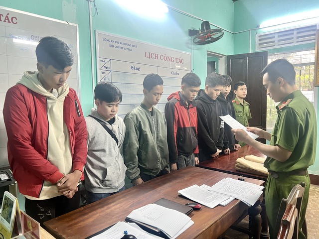 Gây rối trật tự, tổ chức đua xe trái phép, 13 thanh niên ở Thừa Thiên-Huế bị khởi tố- Ảnh 1.