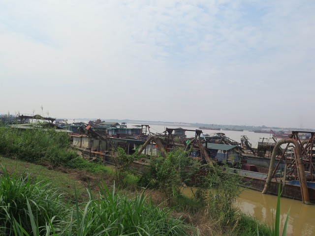 Phó Thủ tướng chỉ đạo gỡ vướng đăng kiểm tàu hút cát, sỏi - Ảnh 1.