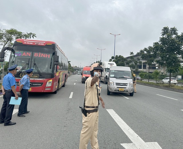 TP. HCM tăng cường phương tiện, không để người dân đi lại khó khăn dịp cao điểm Tết- Ảnh 4.