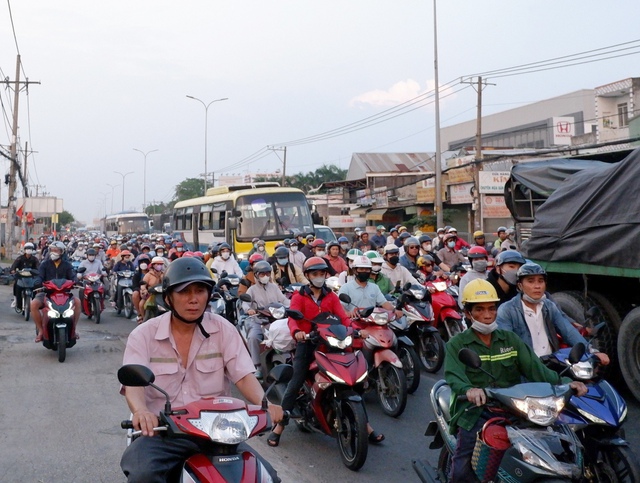 TP. HCM các cửa ngõ kẹt xe ngày đầu người dân về quê nghỉ tết Dương lịch- Ảnh 12.