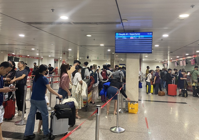 TP. HCM các cửa ngõ kẹt xe ngày đầu người dân về quê nghỉ tết Dương lịch- Ảnh 5.