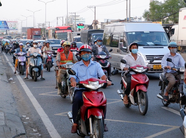 TP. HCM các cửa ngõ kẹt xe ngày đầu người dân về quê nghỉ tết Dương lịch- Ảnh 11.