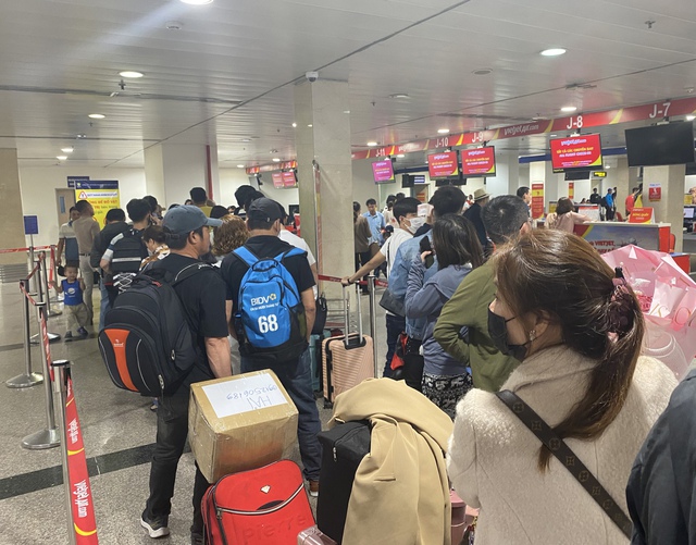 TP. HCM các cửa ngõ kẹt xe ngày đầu người dân về quê nghỉ tết Dương lịch- Ảnh 6.