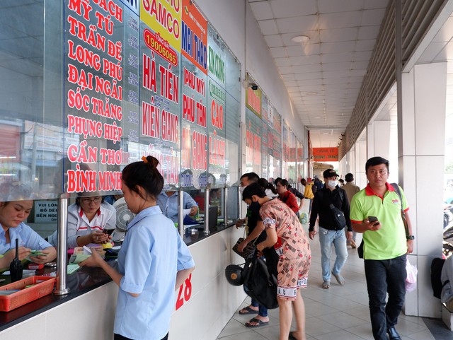 TP. HCM các cửa ngõ kẹt xe ngày đầu người dân về quê nghỉ tết Dương lịch- Ảnh 9.