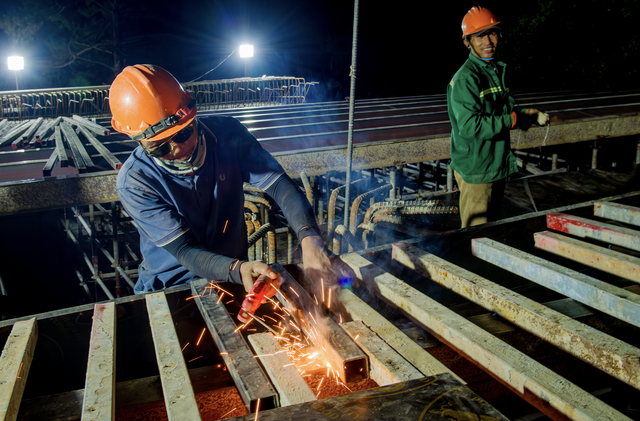 Cận cảnh thi công tuyến đèo Prenn lên Đà Lạt chuẩn bị hoàn thành- Ảnh 4.