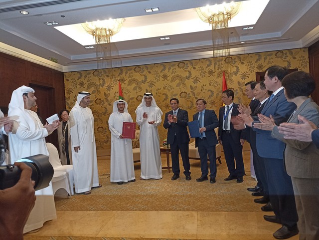 Cục Hàng hải VN ký biên bản ghi nhớ hợp tác với Tập đoàn Cảng Abu Dhabi- Ảnh 1.