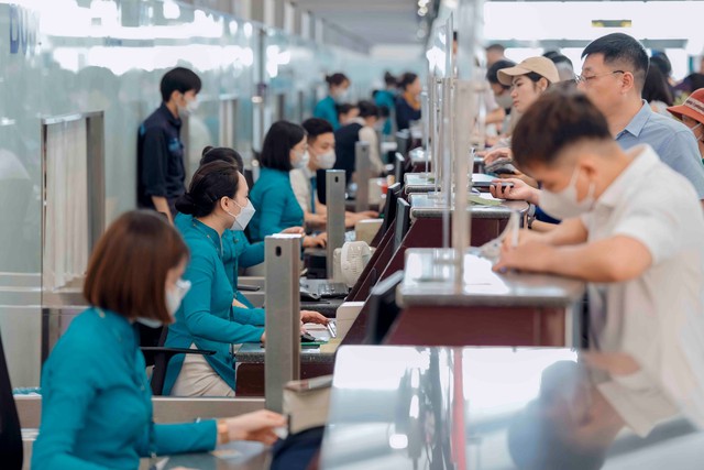 Giá vé máy bay Sài Gòn - Hà Nội cao nhất 3,4 triệu đồng, áp dụng từ 1/3/2024- Ảnh 1. Giá vé máy bay Sài Gòn - Hà Nội cao nhất 3,4 triệu đồng, áp dụng từ 1/3/2024- Ảnh 1.