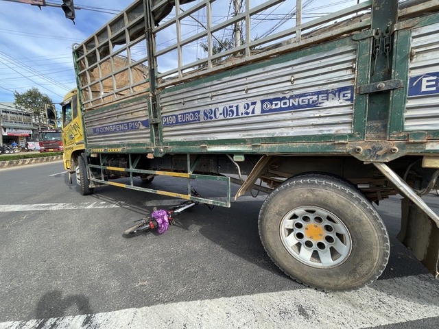 Truy tìm tài xế xe tải gây TNGT khiến nam sinh lớp 6 tử vong ở Gia Lai- Ảnh 1.