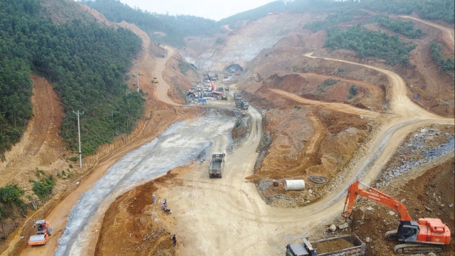 Khẩn trương rà soát nguồn vật liệu làm cao tốc Bắc - Nam giai đoạn 2 - Ảnh 1.
