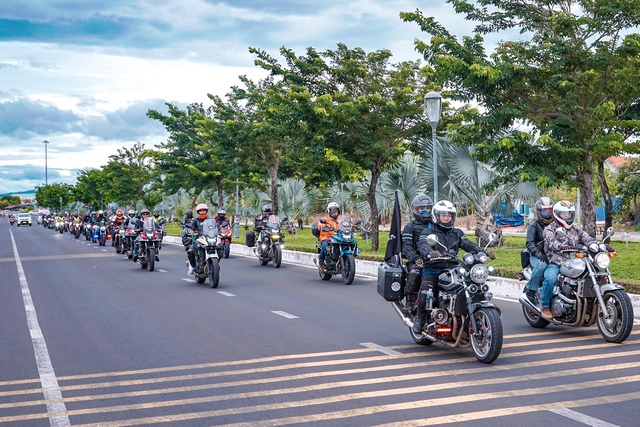 Mở đầu cho sự kiện Vũng Tàu BigBike Mania là hoạt động Touring cực kỳ thú vị và phấn khích dành cho khoảng 1.000 Bikers đăng ký tham dự. Mở đầu cho sự kiện Vũng Tàu BigBike Mania là hoạt động Touring cực kỳ thú vị và phấn khích dành cho khoảng 1.000 Bikers đăng ký tham dự.