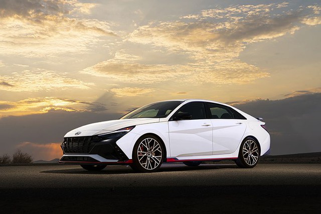 Hyundai tiến hành đợt triệu hội mẫu Elantra kéo dài tới năm 2050 - Ảnh 1.