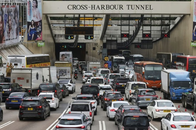 Hồng Kông là thành phố có chi phí sử dụng ô tô đắt đỏ nhất thế giới, với mức “nuôi xe” trung bình khoảng 10.000 đô la Hồng Kông.