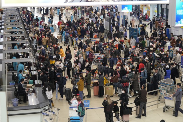 Hành khách đi lại liên tục gia tăng, hàng không tăng trưởng ấn tượng   - Ảnh 1.