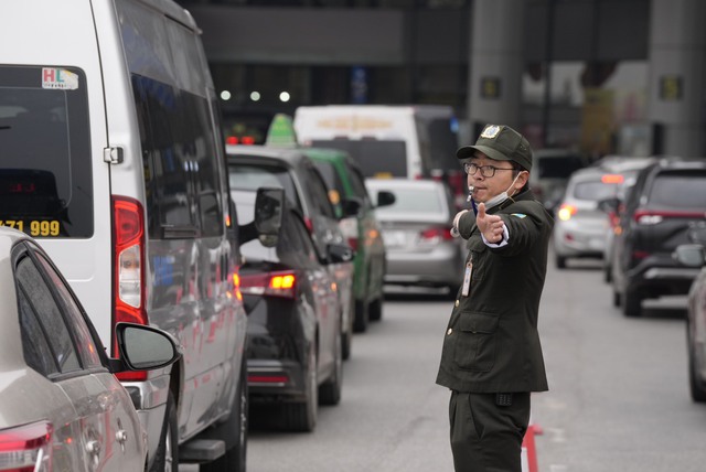 Hành khách đi lại liên tục gia tăng, hàng không tăng trưởng ấn tượng   - Ảnh 4.