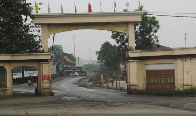 Cảng Việt Trì: Đất kho, bãi thành nơi đặt lò đúc nhôm  - Ảnh 1.