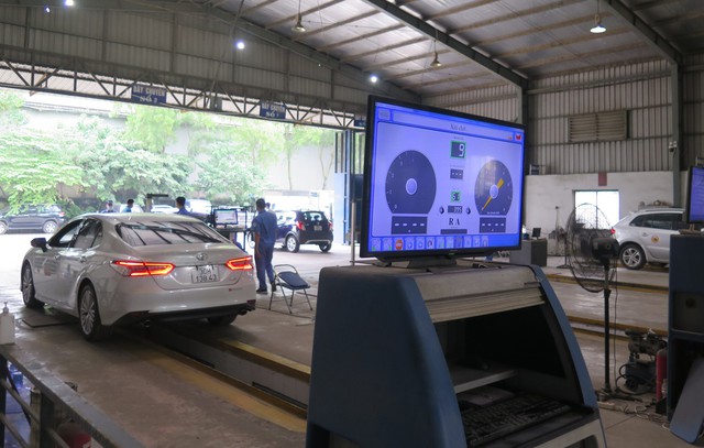 Thiếu hụt nghiêm trọng nhân sự đăng kiểm, Cục Đăng kiểm đề nghị tháo gỡ - Ảnh 1.