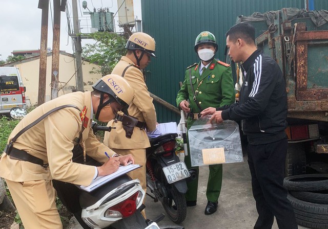 Hải Phòng mở đợt cao điểm kiểm tra việc chấp hành các quy định kinh doanh vận tải - Ảnh 2. Hải Phòng mở đợt cao điểm kiểm tra việc chấp hành các quy định kinh doanh vận tải - Ảnh 2.