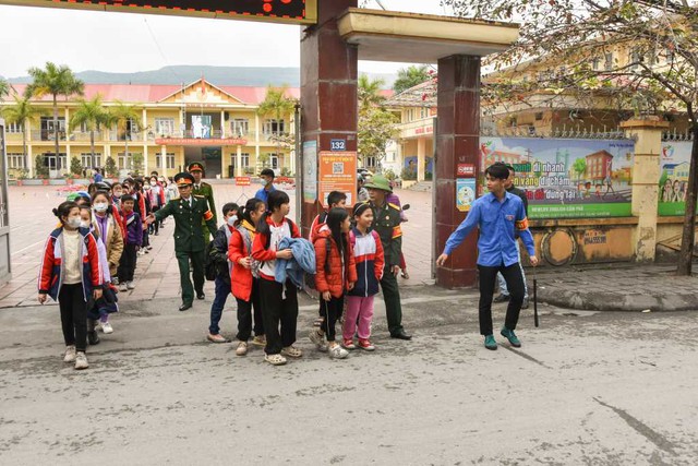 Quảng Ninh nhân rộng mô hình "tự quản" đảm bảo ATGT tại khu dân cư - Ảnh 1.