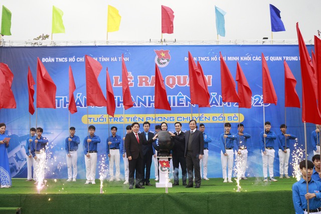 Thanh niên GTVT chung sức thắp sáng đường quê - Ảnh 2.