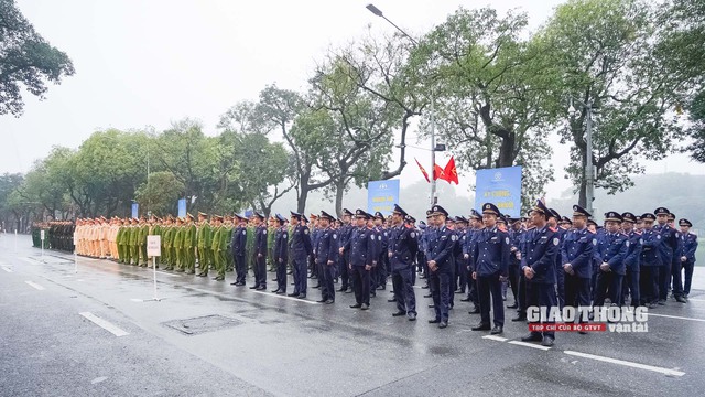 Ra quân Năm ATGT năm 2023 - Ảnh 1. Ra quân Năm ATGT năm 2023 - Ảnh 1.