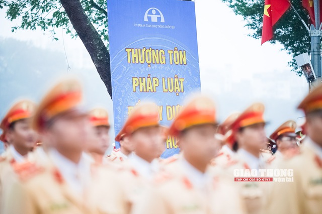 Ra quân Năm ATGT năm 2023 - Ảnh 2. Ra quân Năm ATGT năm 2023 - Ảnh 2.