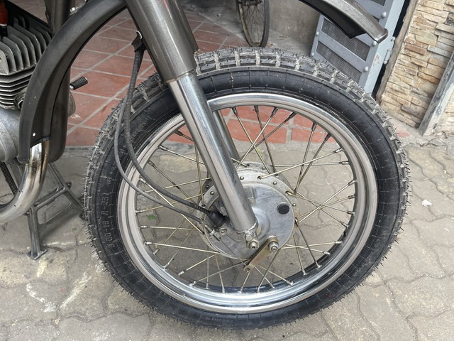 Minsk “chở lợn” đi 13km, đắt hơn cả Honda SH 160i 2023 bản Cao cấp phanh ABS - Ảnh 5. Minsk “chở lợn” đi 13km, đắt hơn cả Honda SH 160i 2023 bản Cao cấp phanh ABS - Ảnh 5.