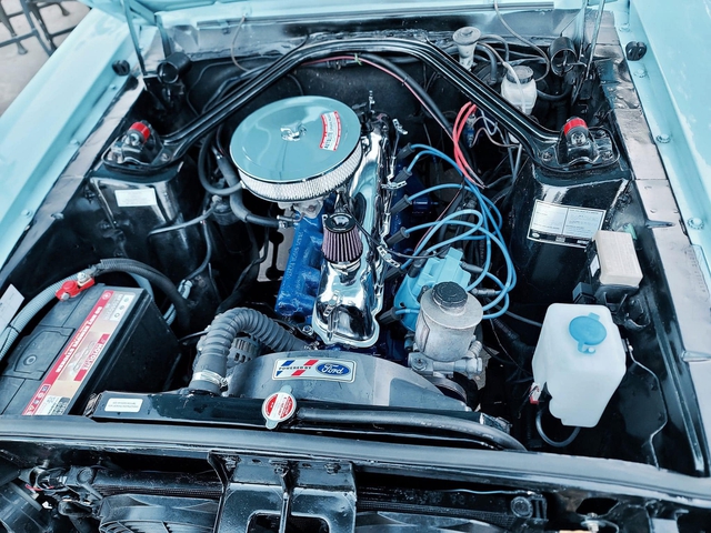 Ngắm Ford Mustang Convertible Blue 1966 giá gần 2 tỷ đồng - Ảnh 2.