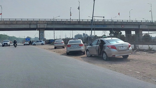 Băc Giang kiên quyết xử lý nạn "taxi dù" lộng hành - Ảnh 1. Băc Giang kiên quyết xử lý nạn "taxi dù" lộng hành - Ảnh 1.