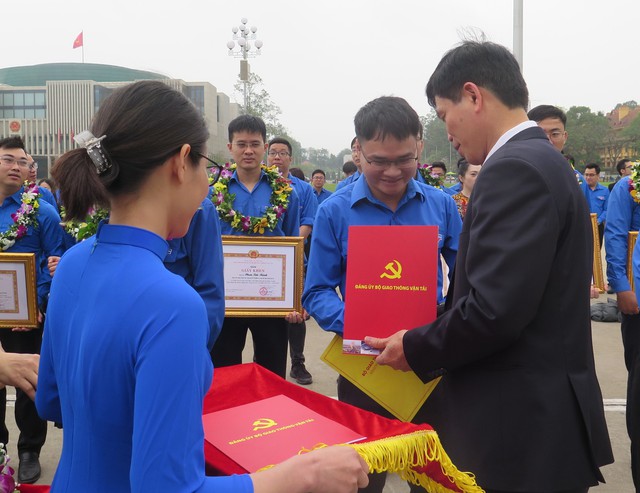 19 đoàn viên trẻ được vinh danh tại Quảng trường Ba Đình - Ảnh 2.