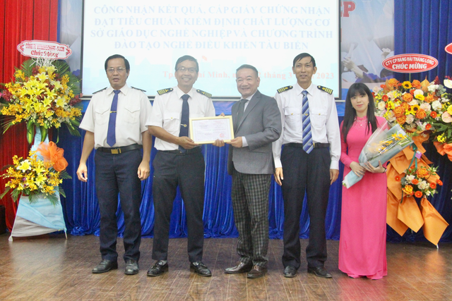 Nâng cao chất lượng nghề điều khiển tàu biển - Ảnh 1. Nâng cao chất lượng nghề điều khiển tàu biển - Ảnh 1.