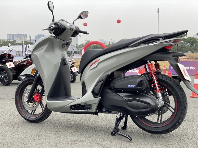 Giá Honda SH 350i giảm “sốc”dưới mức đề xuất hơn 20 triệu đồng, dù các mẫu SH còn lại đều tăng - Ảnh 4.