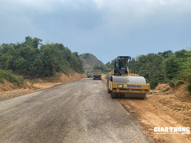Thanh Hóa: Huyện Vĩnh Lộc khởi công dự án làm đường 200 tỷ đồng - Ảnh 1. Thanh Hóa: Huyện Vĩnh Lộc khởi công dự án làm đường 200 tỷ đồng - Ảnh 1.