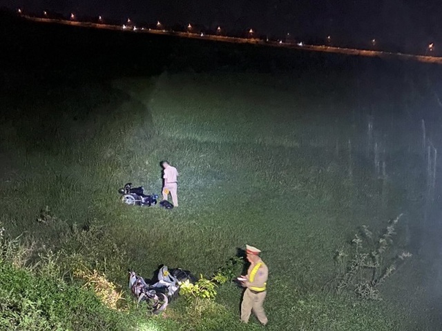 Truy đuổi đối tượng trộm cắp xe máy, hai vợ chồng gặp tai nạn - Ảnh 2.