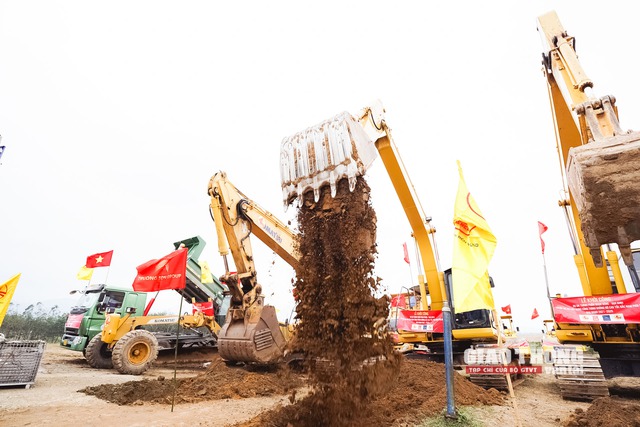 Mới có 53% mặt bằng sạch để thi công toàn tuyến cao tốc Bắc - Nam giai đoạn 2 - Ảnh 1.