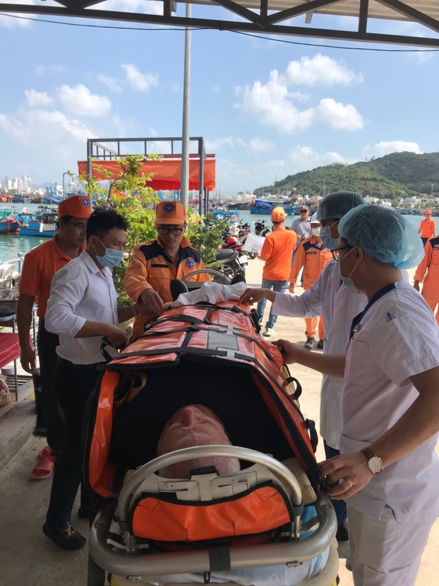 Khẩn cấp cứu thuyền viên tàu chở dầu nước ngoài gặp nạn, nguy hiểm tính mạng

 - Ảnh 5.