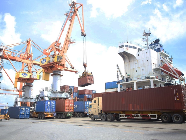 Cảng Hải Phòng chính thức triển khai ứng dụng hệ thống Smart gate tại chi nhánh Cảng Tân Vũ từ 1/5/2023

 - Ảnh 1.