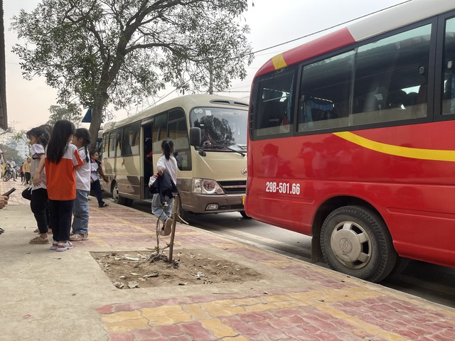 Xe đưa đón học sinh, nét mới trong văn hóa an toàn giao thông khu ngoại thành - Ảnh 2.