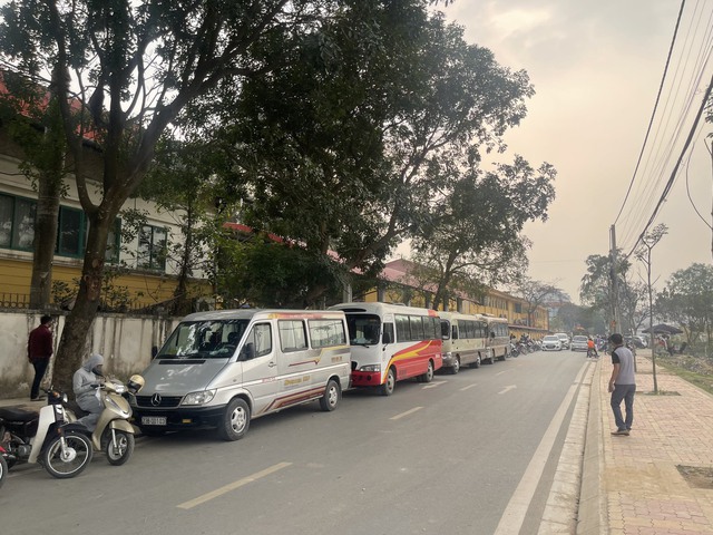 Xe đưa đón học sinh, nét mới trong văn hóa an toàn giao thông khu ngoại thành - Ảnh 4.