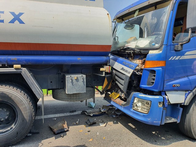 5 xe tải va chạm trên QL ở Quảng Nam gây ách tắc giao thông   - Ảnh 5.