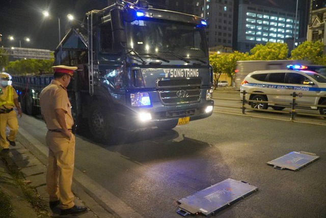 TP.HCM: Tài xế chở hàng quá tải 112% bị CSGT phạt hơn 41 triệu đồng - Ảnh 1.